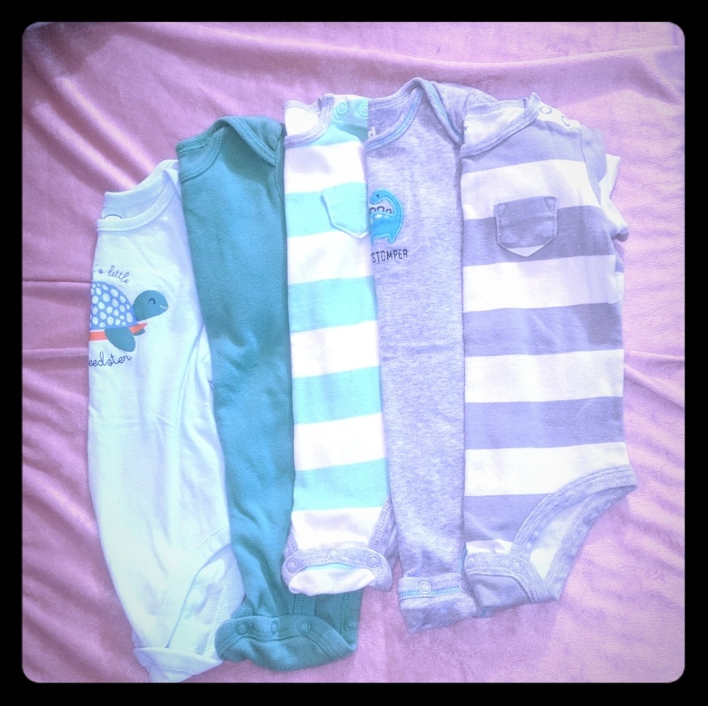 (5) 6-9 month onesie lot (green and gray)